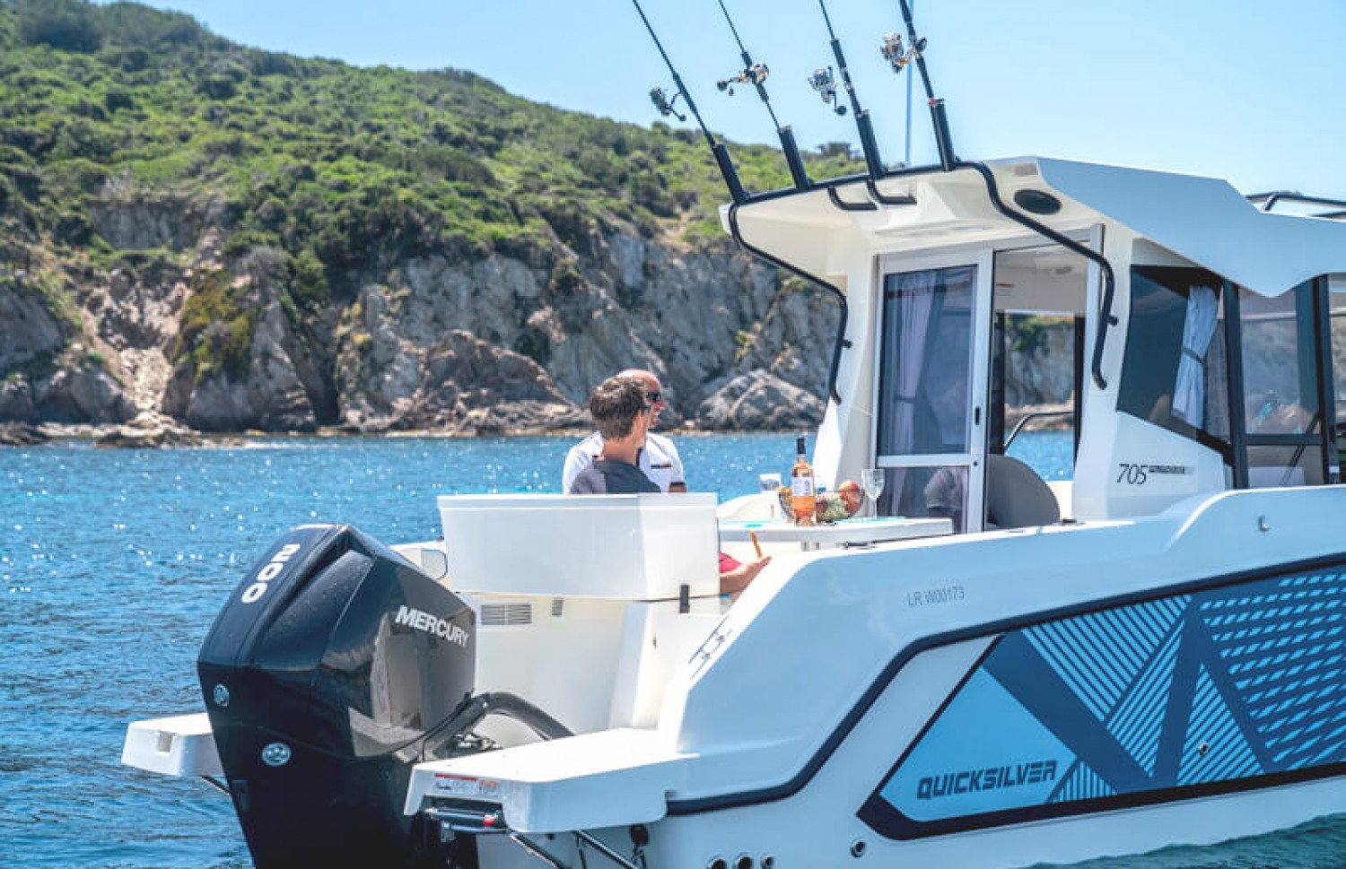 slider 3 Quicksilver Captur 705 Pilothouse